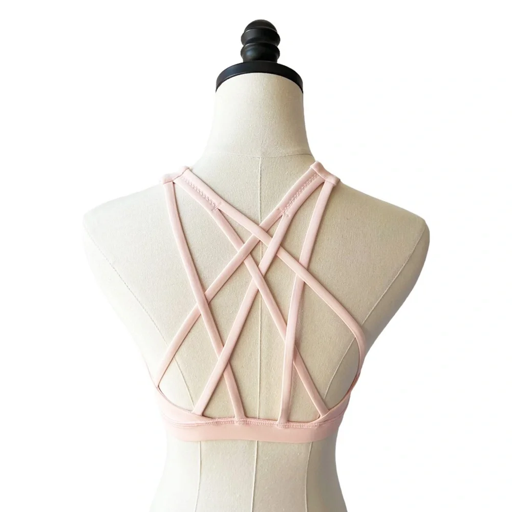 Lululemon Free To Be Serene Bra High Neck Light
Support C/D Cup | 6